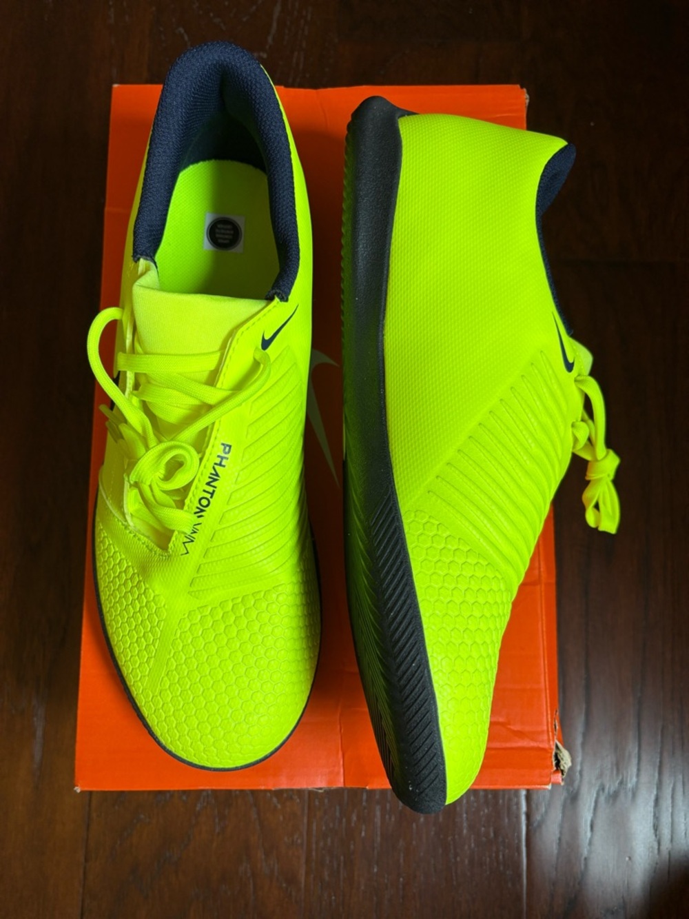 Men’s Nike Phantom Venom Club IC - Neon Yellow 9.5